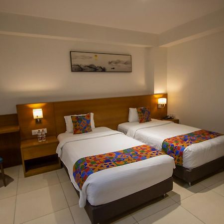 Monarch Express Chakan Hotel Exterior foto