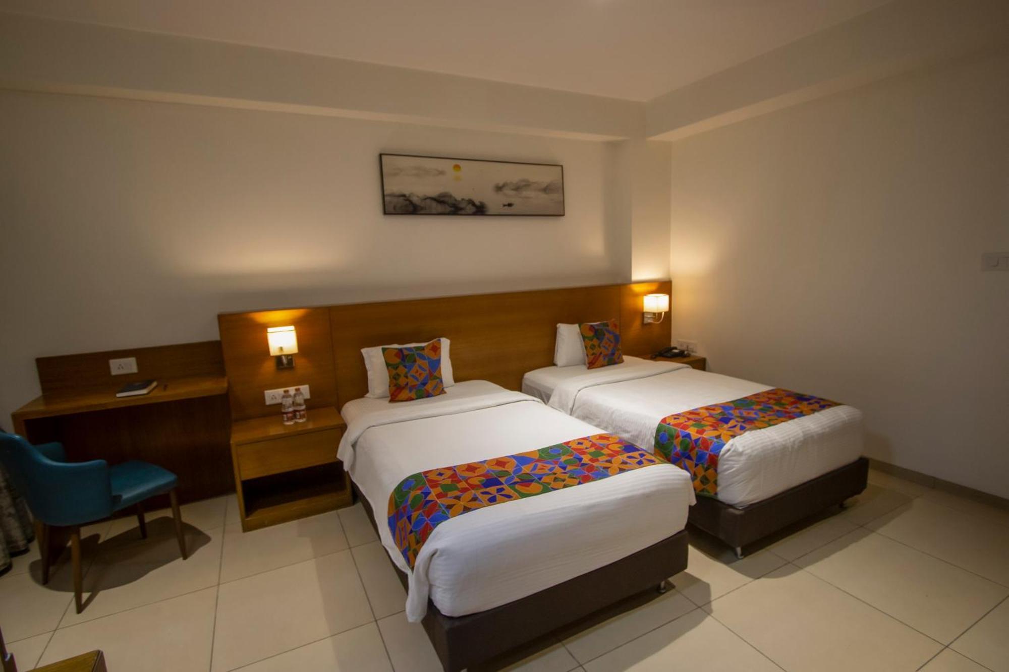 Monarch Express Chakan Hotel Exterior foto