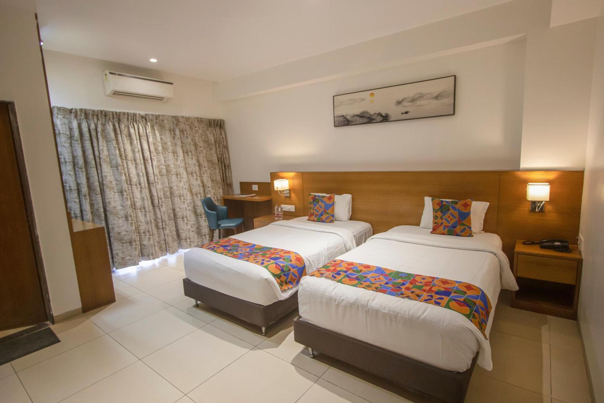 Monarch Express Chakan Hotel Exterior foto