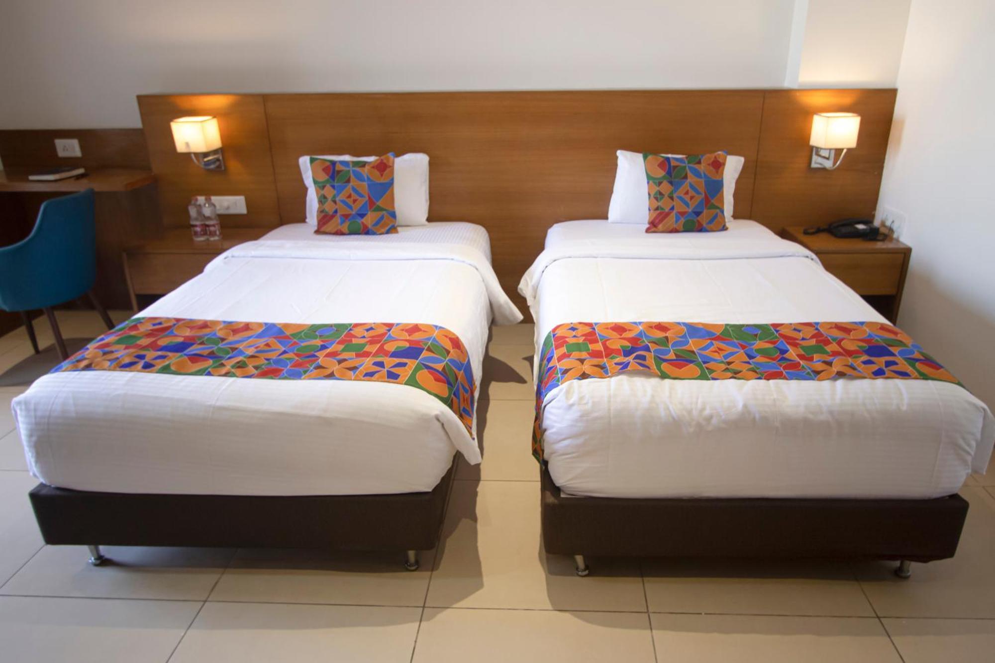 Monarch Express Chakan Hotel Exterior foto