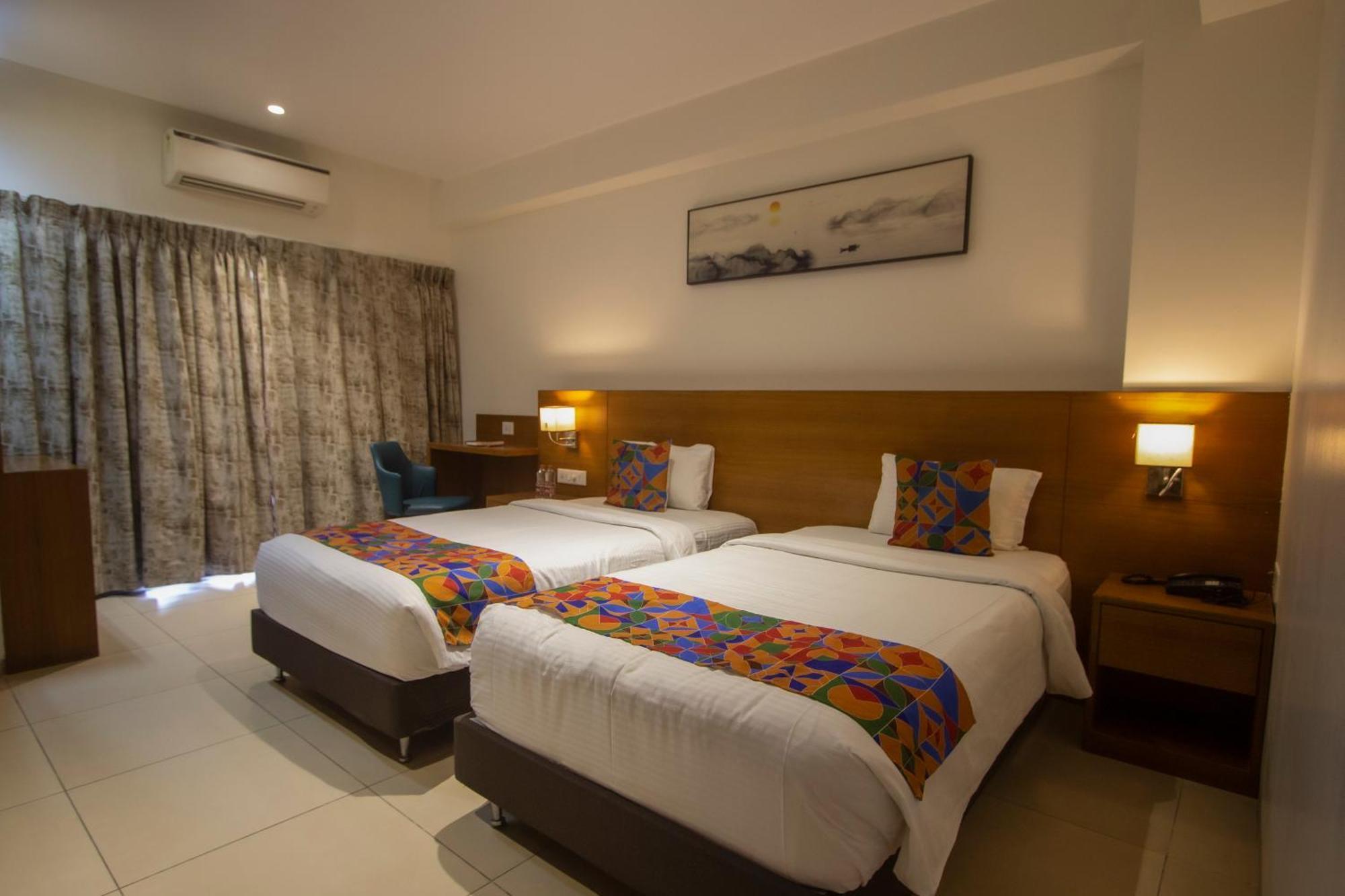 Monarch Express Chakan Hotel Exterior foto