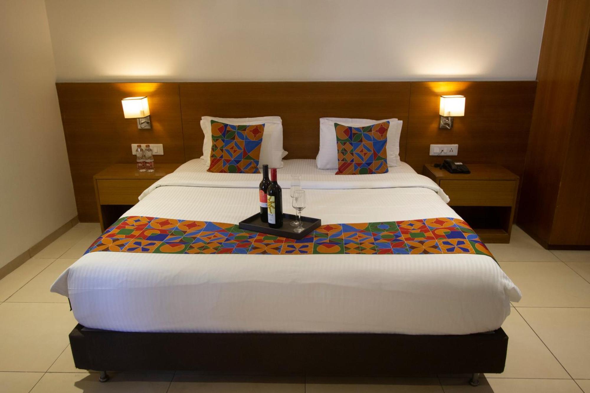 Monarch Express Chakan Hotel Exterior foto