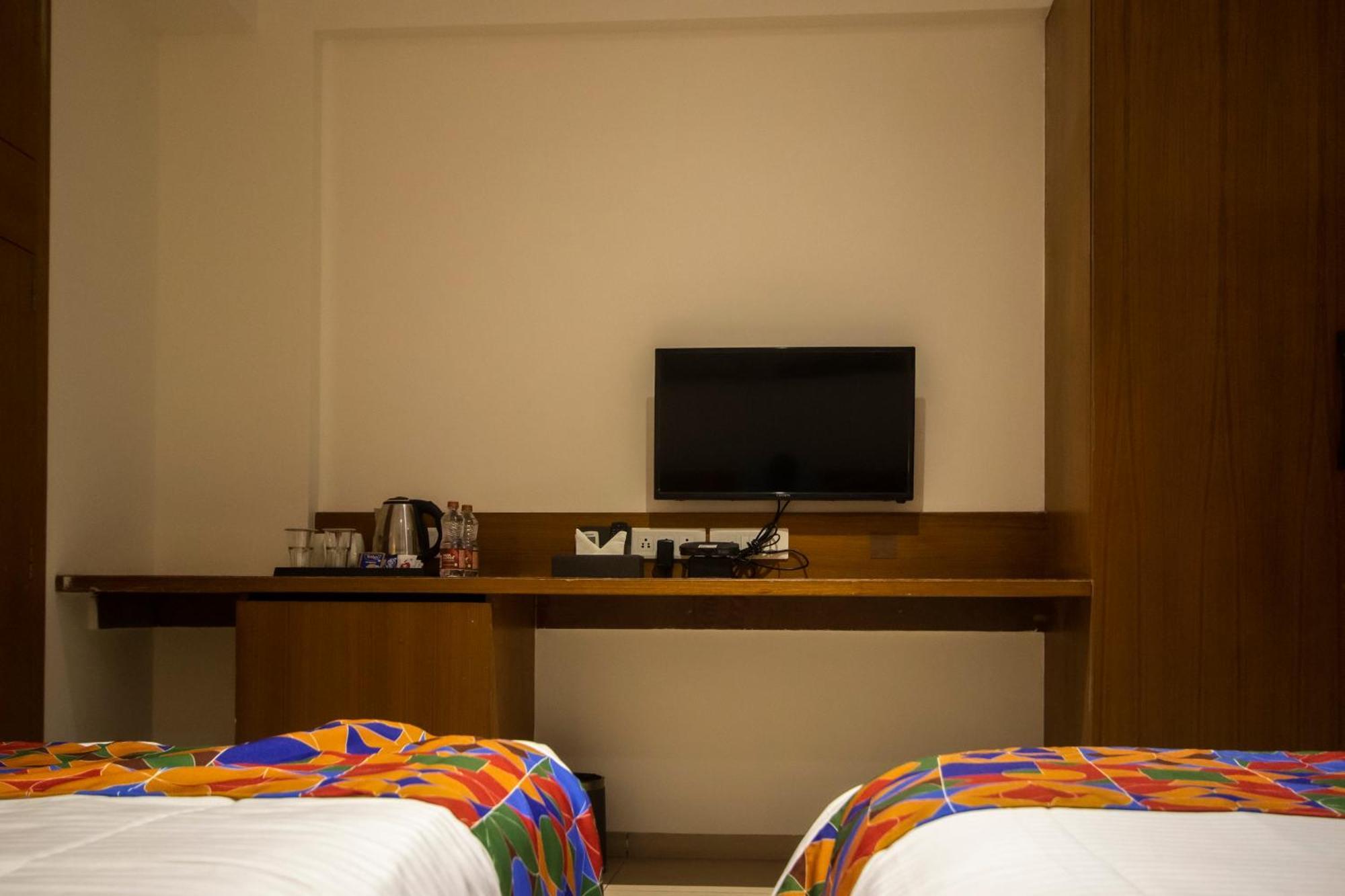 Monarch Express Chakan Hotel Exterior foto