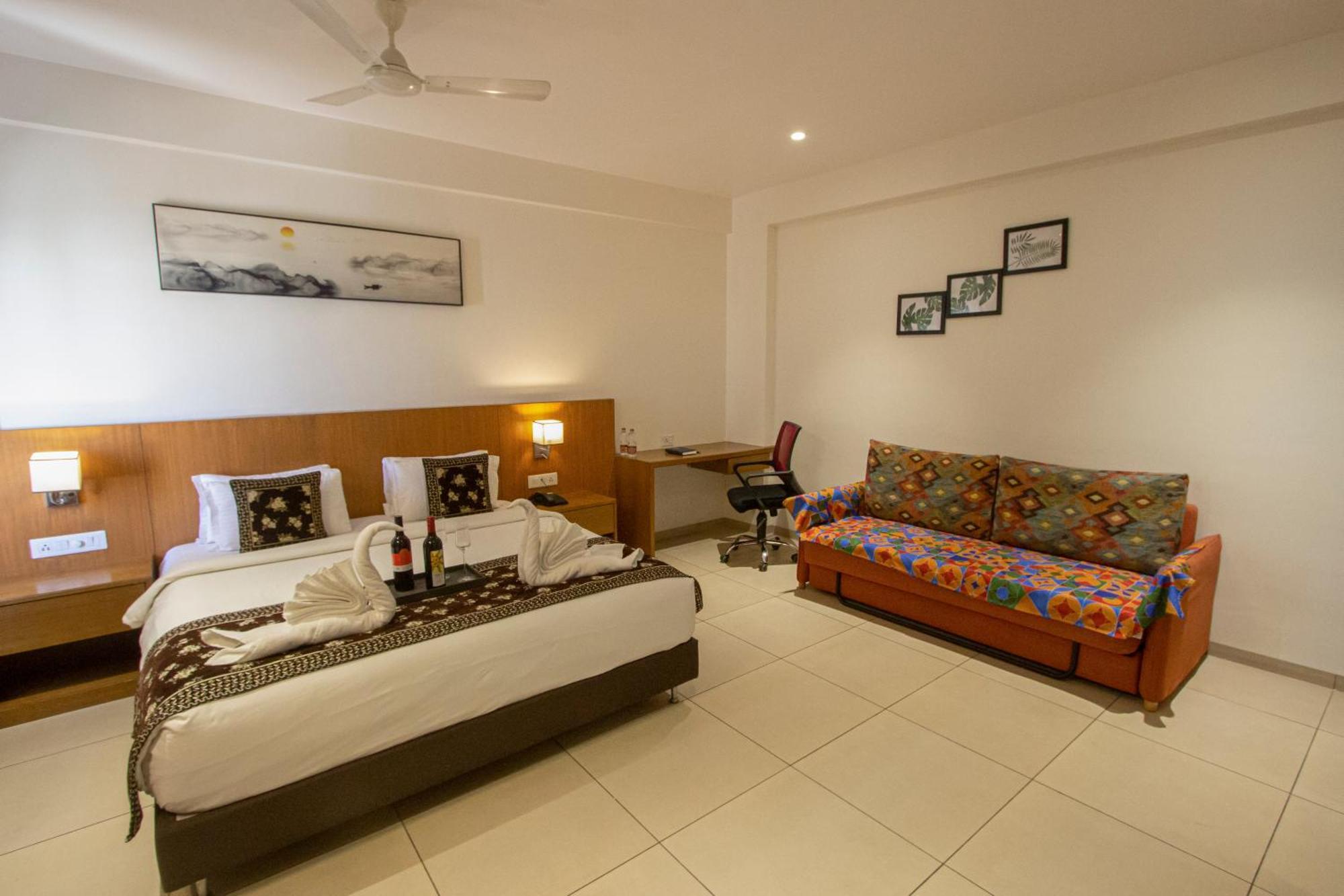 Monarch Express Chakan Hotel Exterior foto