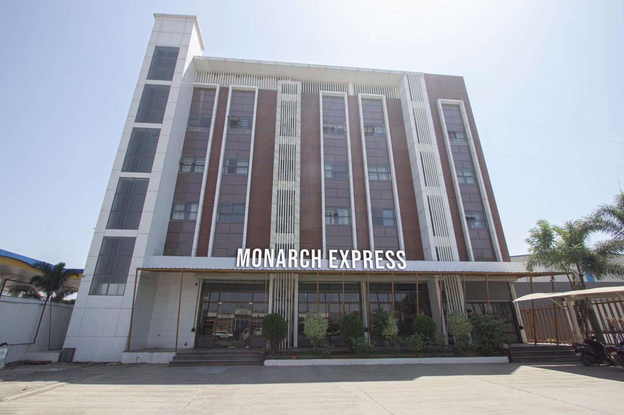 Monarch Express Chakan Hotel Exterior foto
